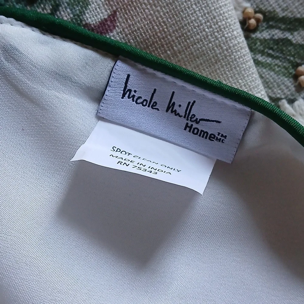 Nicole Miller Green and White Table Runner 69
